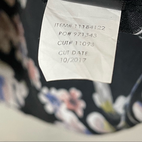 Torrid Black Floral Button Up Short Sleeve Blouse Size 1X - Picture 7 of 9